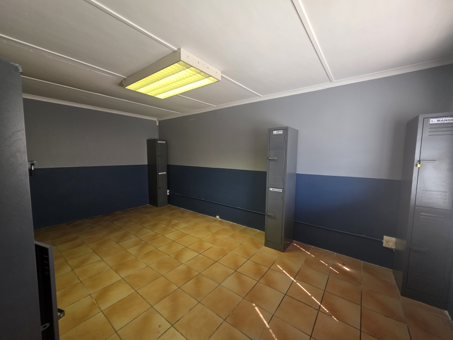 To Let Commercial Property for Rent in Beacon Bay North Eastern Cape